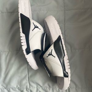 Jordan slides size 5 youth great condition